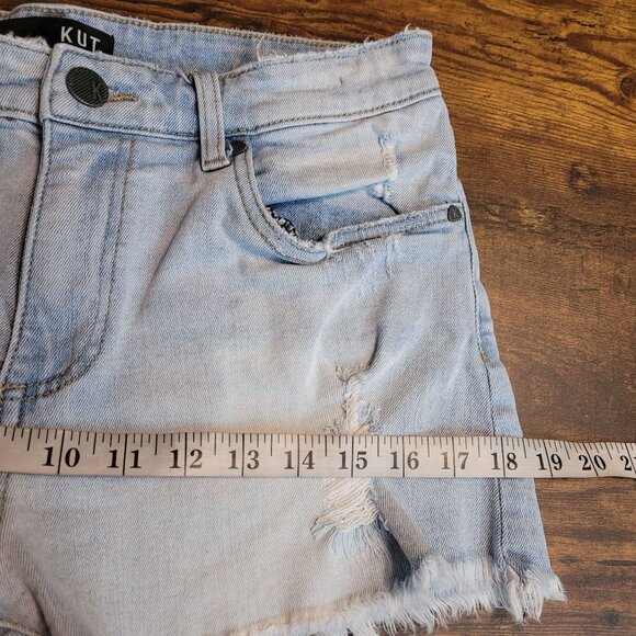 Kut From The Kloth Cut Off Shorts Size 6 Mid Rise Stretch Ripped Light Wash - Picture 7 of 10